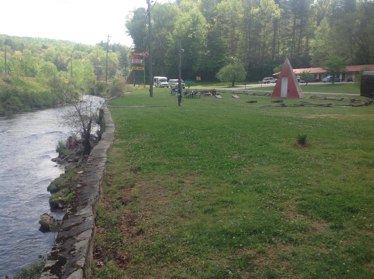 Qualla Cabins And Motel Cherokee Near Casino Whittier Exterior foto